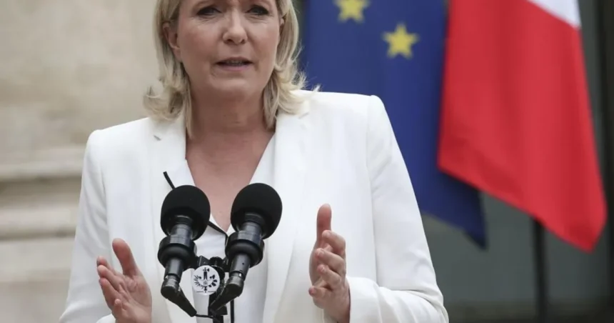 Le Penová plánuje úsporné opatrenia, ak sa stane francúzskou prezidentkou