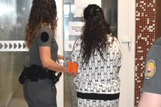Matku a syna odsúdili za drogy, syn mal na súde absťák
