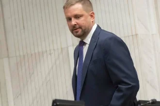 Minister Šaško predstavil poslancom nové opatrenia