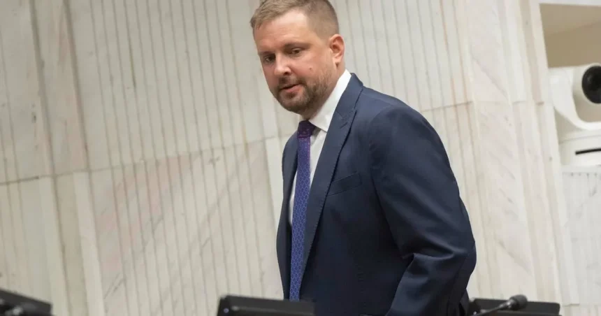 Minister Šaško predstavil poslancom nové opatrenia