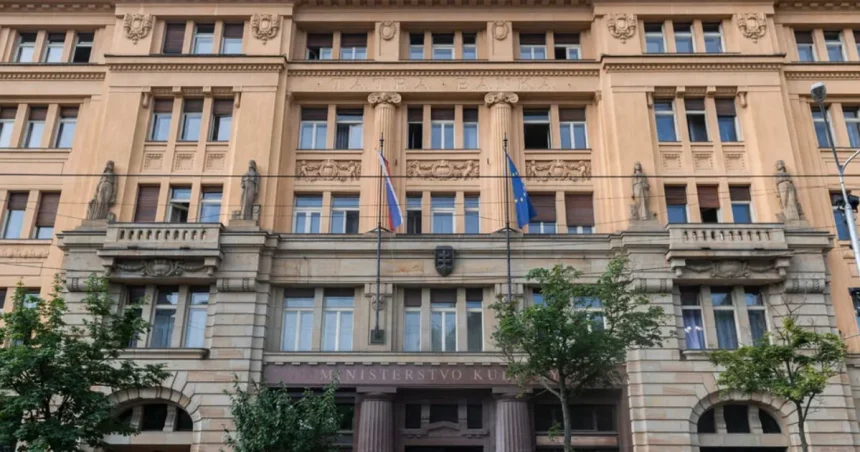 Ministerstvo kultúry našlo chyby v grantoch Nadácie Milana Šimečku