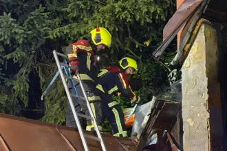 Na Fačkovskom sedle zhorela chata, hasiči z dvoch okresov zasahovali