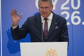 Na Šefčoviča čakajú Číňania. Musí vyriešiť tri hlavné otázky