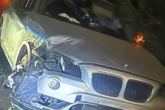 Narazil do stĺpika a nafúkal viac ako dve promile. Opitý vodič skončil v policajnej cele