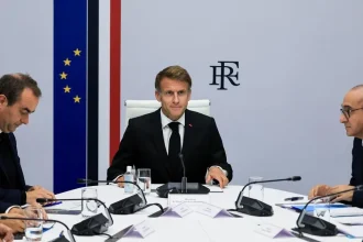 Násilie počas protestov sa podľa Macrona nedá ničím ospravedlniť