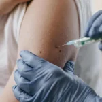 Nemocnica spúšťa očkovanie novou vakcínou proti covidu. Je účinnejšia voči novým kmeňom