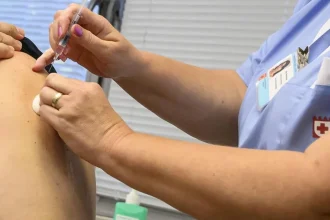 Nitrianska nemocnica pozastavila očkovanie proti chrípke, čaká na vakcíny