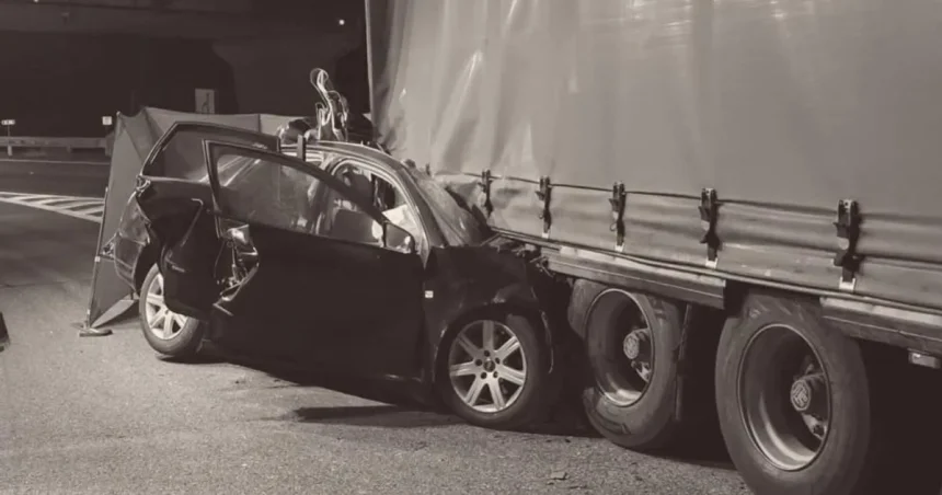 Nočná tragédia na diaľnici D2: Auto narazilo do kamióna, vodič nemal šancu