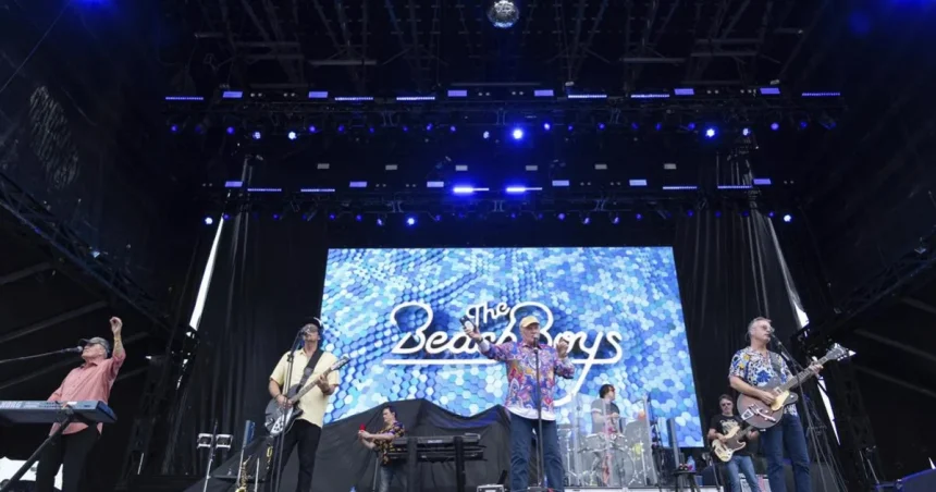 Oasis, The Beach Boys aj The Cure sa vracajú. Ľudia si kupujú lístky do vlastnej mladosti