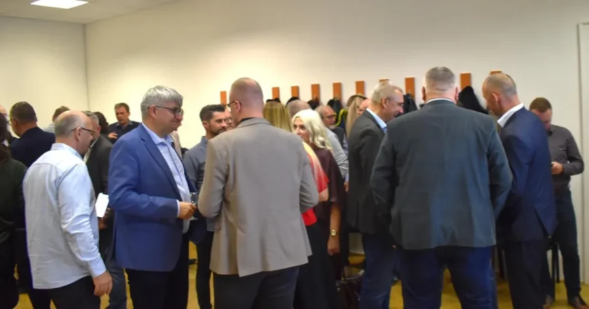 Oľha vedie prieskum do VÚC, Turčanová a Hagyari si držia popularitu