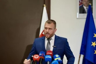 Opozičná SaS vyzvala prezidenta Pellegriniho