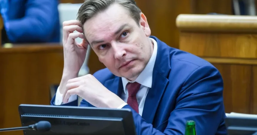 Opoziční poslanci ostro vyčítajú vládnym poslancom ich postup