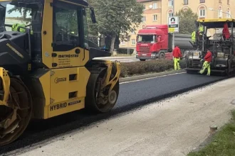 Oprava hlavného ťahu obmedzí prístup k domom aj prevádzkam, vodičov čakajú obchádzky