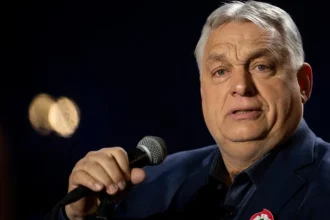 Orbán avizuje po prehre vo voľbách reorganizáciu