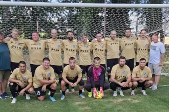 Párky, pivo, prehry. Prečo hráči zotrvávajú v poslednom tíme poslednej ligy?