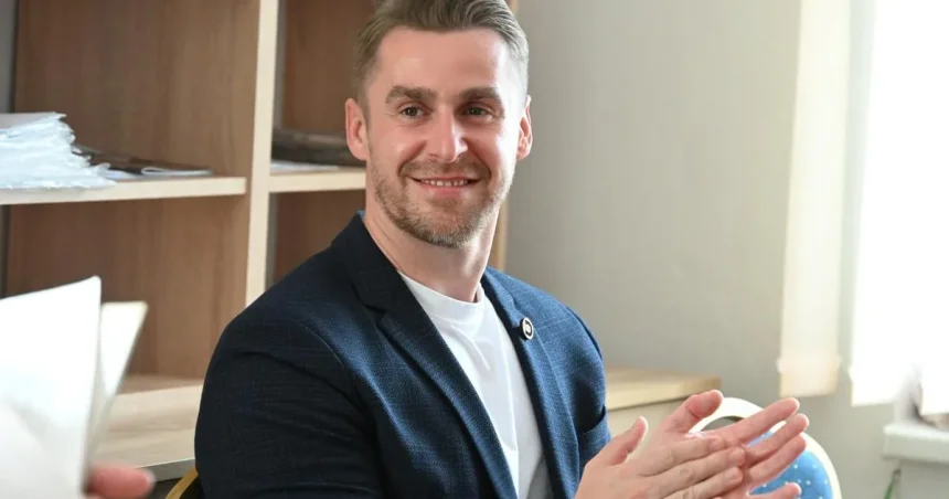 Peter Wolf vyhral voľby bez bilbordov. Dubnicu chce pripraviť na klimatické zmeny