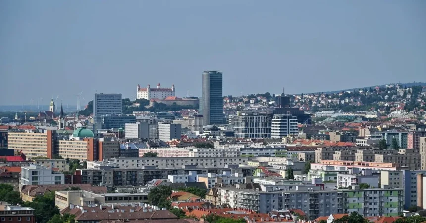 Plat primátora: Aký je základ podľa zákona a tisíce eur navyše od poslancov