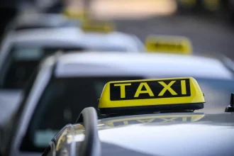 Polícia spustila celoslovenskú kontrolu taxislužieb