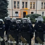 Polícia zadržala ozbrojeného muža počas protestu pred poľským Ústavným súdom