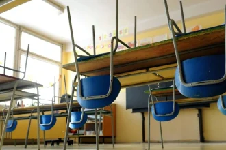 Poľsko zrušilo piatkové vyučovanie v 50 školách pre obavy o bezpečnosť
