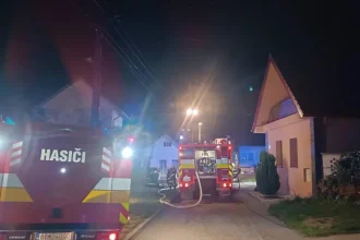 Požiar rodinného domu: zasahovali hasiči z troch okresov