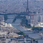Pre hroziaci požiar zatvorili parížske múzeá