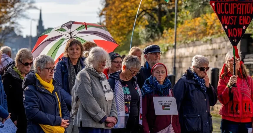 Pred americkou ambasádou v Londýne sa konal protest