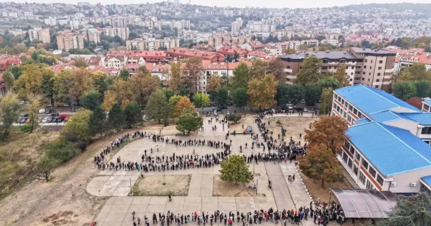 Predčasné voľby do parlamentu sprevádza vysoká volebná účasť