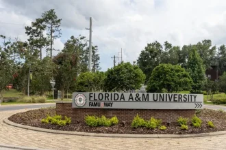 Pri streľbe na Floride sa zranilo viacero ľudí