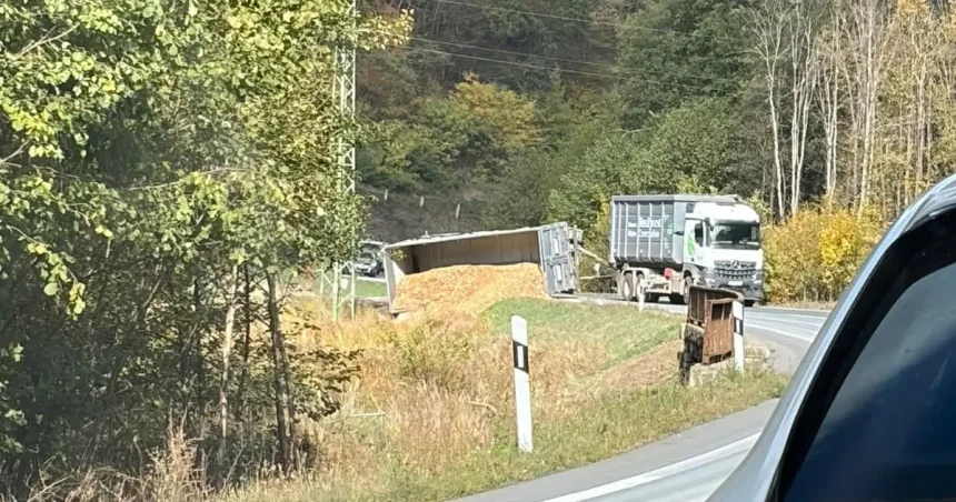 Pri Zvolene havaroval kamión, doprava je obmedzená