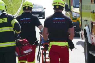 Prvá pomoc sa vyplatí. Dievča na jarmoku oživovali aj okoloidúci