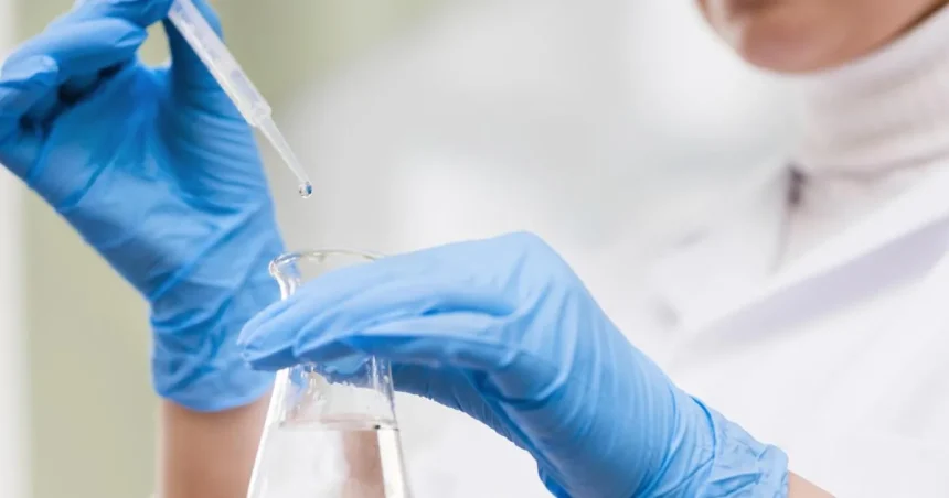 Ruské úrady prešetrujú úmrtie laborantky počas práce