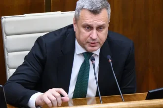SNS očakáva odobratie vysokých odmien pre politikov