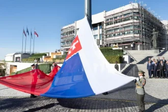 SNS pretlačila zavedenie Dňa štátnej vlajky na Slovensku