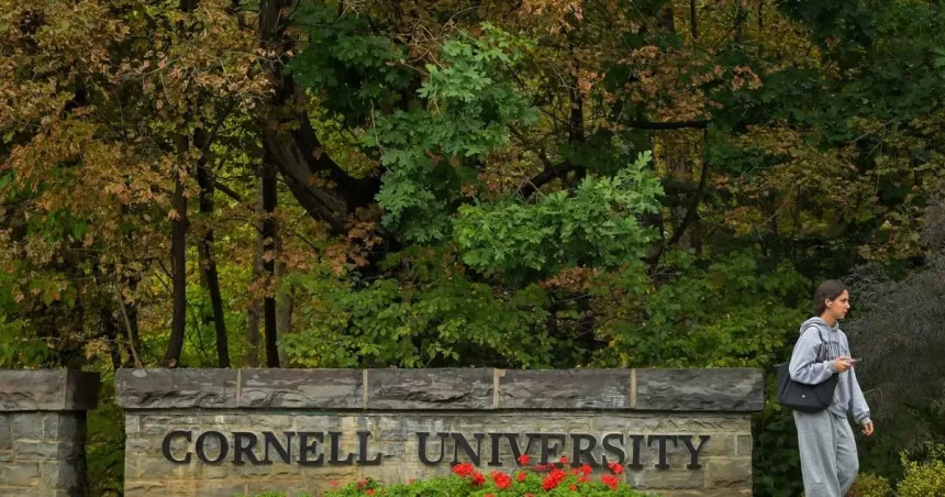 Študentka žaluje Cornell za krytie hromadného znásilnenia