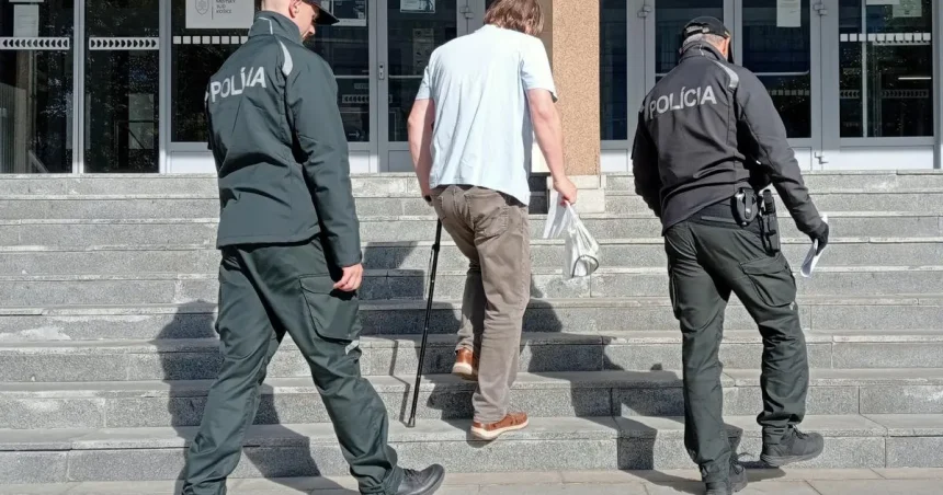 Súd vydal zatykač na notára Kavečanského, po noci v cele je opäť na slobode