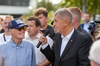 Takto ešte nikto nikdy neprehral. Babišovi sa smeje aj Jára Cimrman