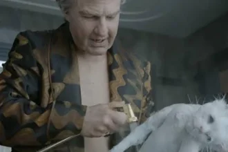 Taký tupý, drzý a starý ešte nebol. Tom Cruise už v novej úlohe nemá čas myslieť na krásu