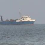 Tanker v Hormuzskom prielive zachvátil po zrážke s mínou požiar