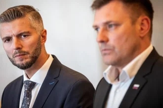 Taraba a Slyško oznámili spojenectvo, Slyško vystúpil z klubu Hlasu