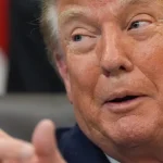 Trump chce finančne ochromiť haagsky tribunál. EÚ hrozí odvetou