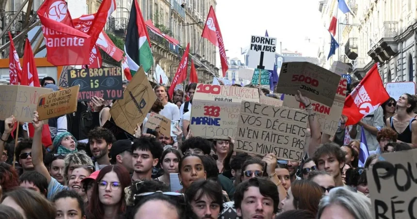 Trump: Za protesty študentov vo Francúzsku môže migrácia a islam