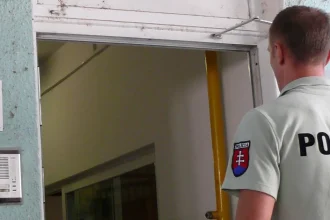 Úrad inšpekčnej služby preveruje medializovanú nočnú jazdu policajtov v Bratislave