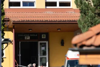 Útok v škole v Staškove má druhú obeť, zomrela zranená žiačka