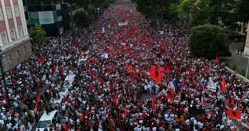 V Albánsku pokračujú rozsiahle protesty verejnosti