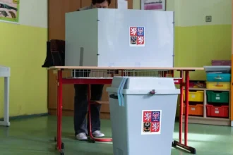 V Česku sa skončili komunálne a senátne voľby, sčítavajú hlasy
