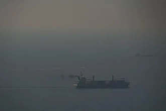 V Hormuzskom prielive sa nachádza sedem plavidiel