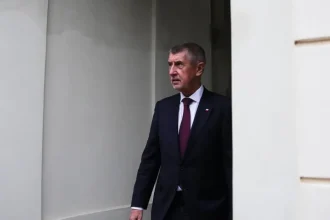 Vláda v Prahe prežila ďalšie hlasovanie o nedôvere