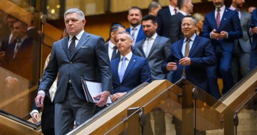 Vláda zvoláva bezpečnostnú radu, ruské hrozby nebudú prioritou, varuje expert
