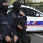 Vo Francúzsku zaviedli nočný zákaz vychádzania, platí aj v častiach Paríža